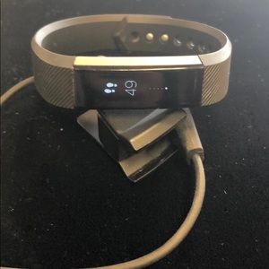 FitBit Alta small fitness watch w/charger